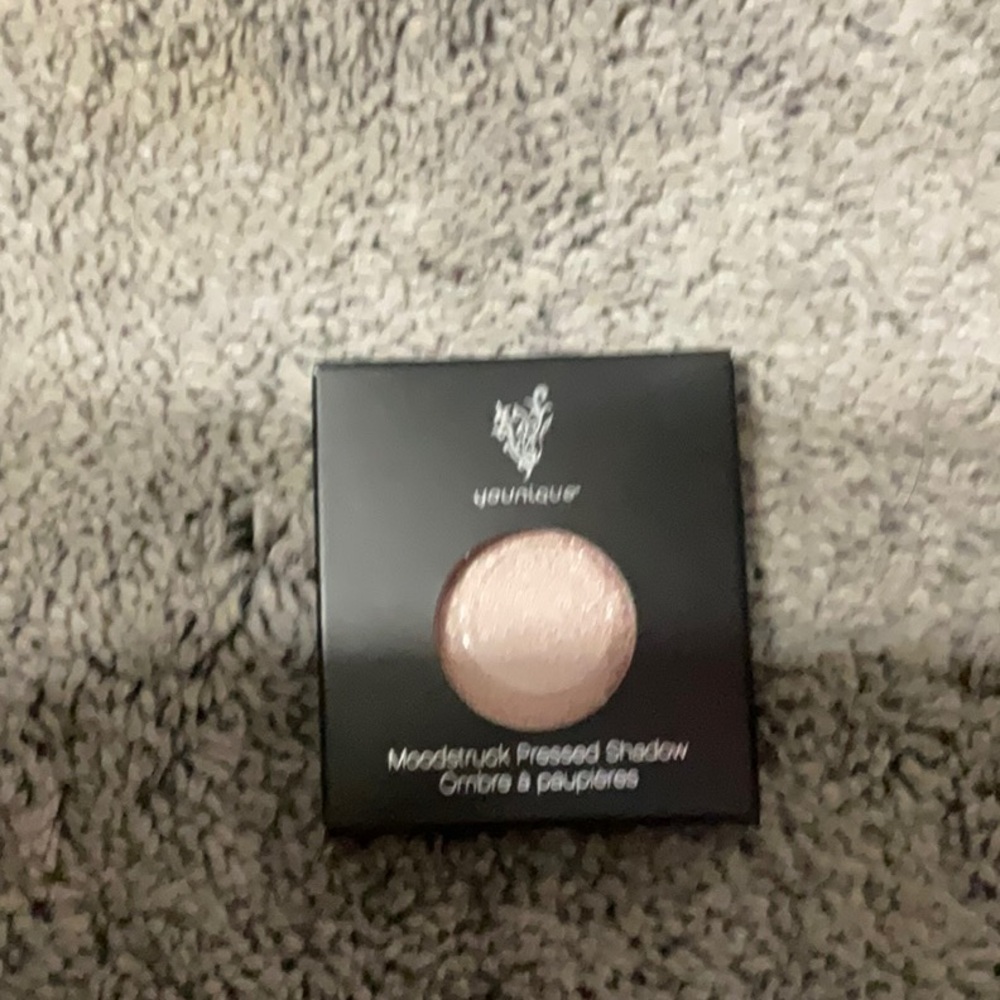 Younique Moodstruck Pressed Shadow - Shimmer Pink